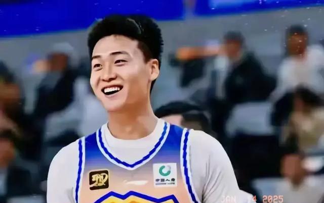 爱游戏APP-转折点！多伦多猛龙队长鼓劲，CBA季后赛关键时刻攻防权衡，质疑声仍在，团队化学反应显著的简单介绍